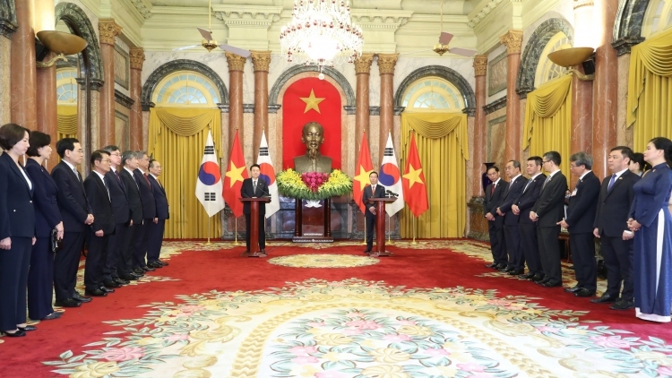 Vietnam and RoK exchange 17 cooperation documents